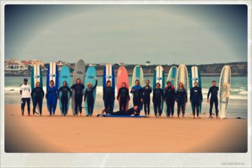 Group surf with Apura Yoga